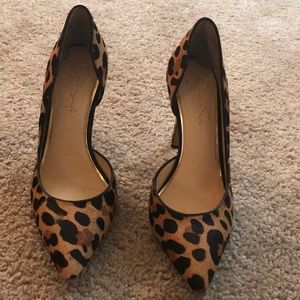 Leopard print pumps
